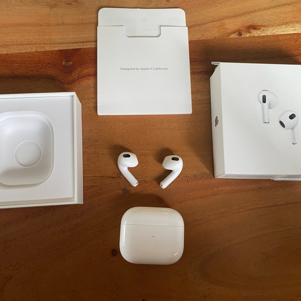 AirPods with MagSafe Charging Case 3rd Generation